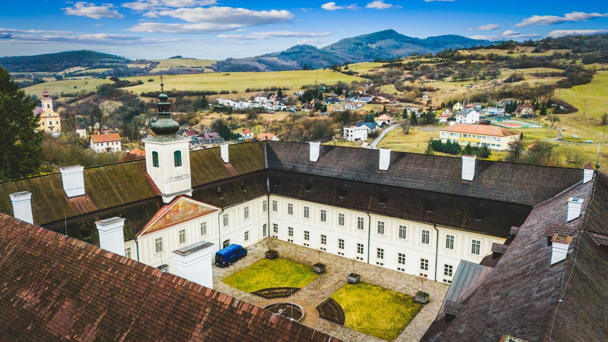 Sovi Dom- Historicke Apartmany Z 19 Storocia, 4Km Od Banskej Stiavnice Svätý Anton エクステリア 写真
