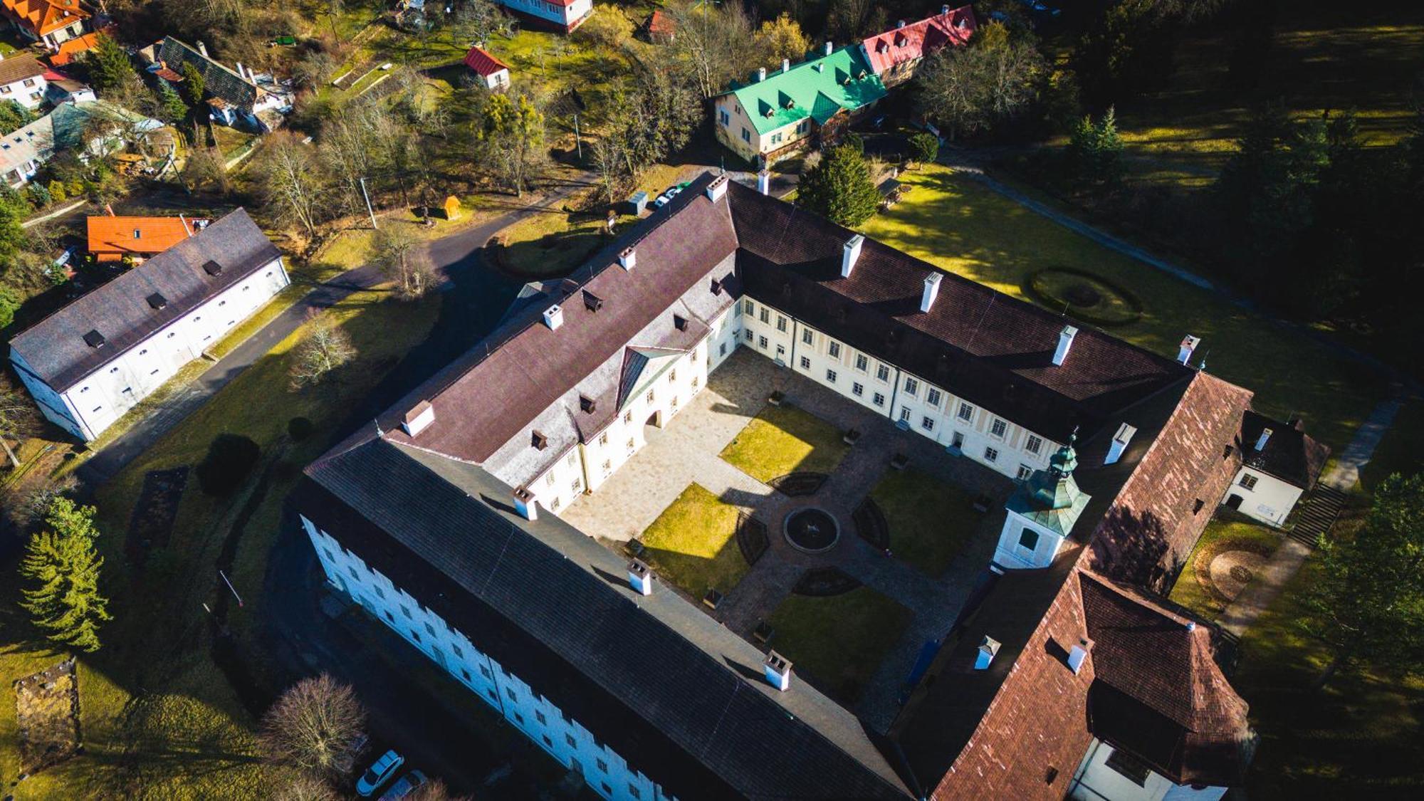 Sovi Dom- Historicke Apartmany Z 19 Storocia, 4Km Od Banskej Stiavnice Svätý Anton エクステリア 写真