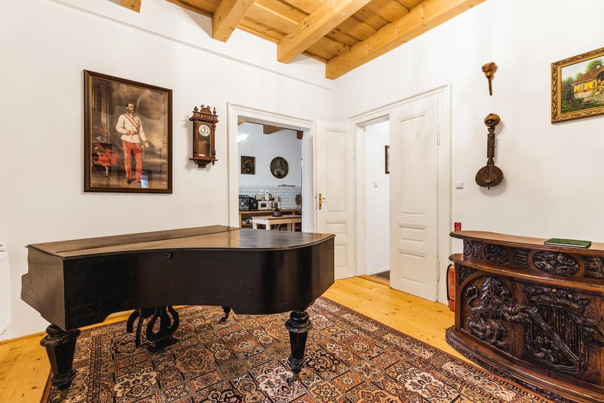 Sovi Dom- Historicke Apartmany Z 19 Storocia, 4Km Od Banskej Stiavnice Svätý Anton エクステリア 写真