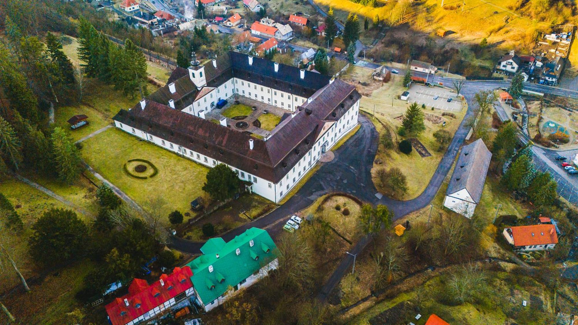Sovi Dom- Historicke Apartmany Z 19 Storocia, 4Km Od Banskej Stiavnice Svätý Anton エクステリア 写真