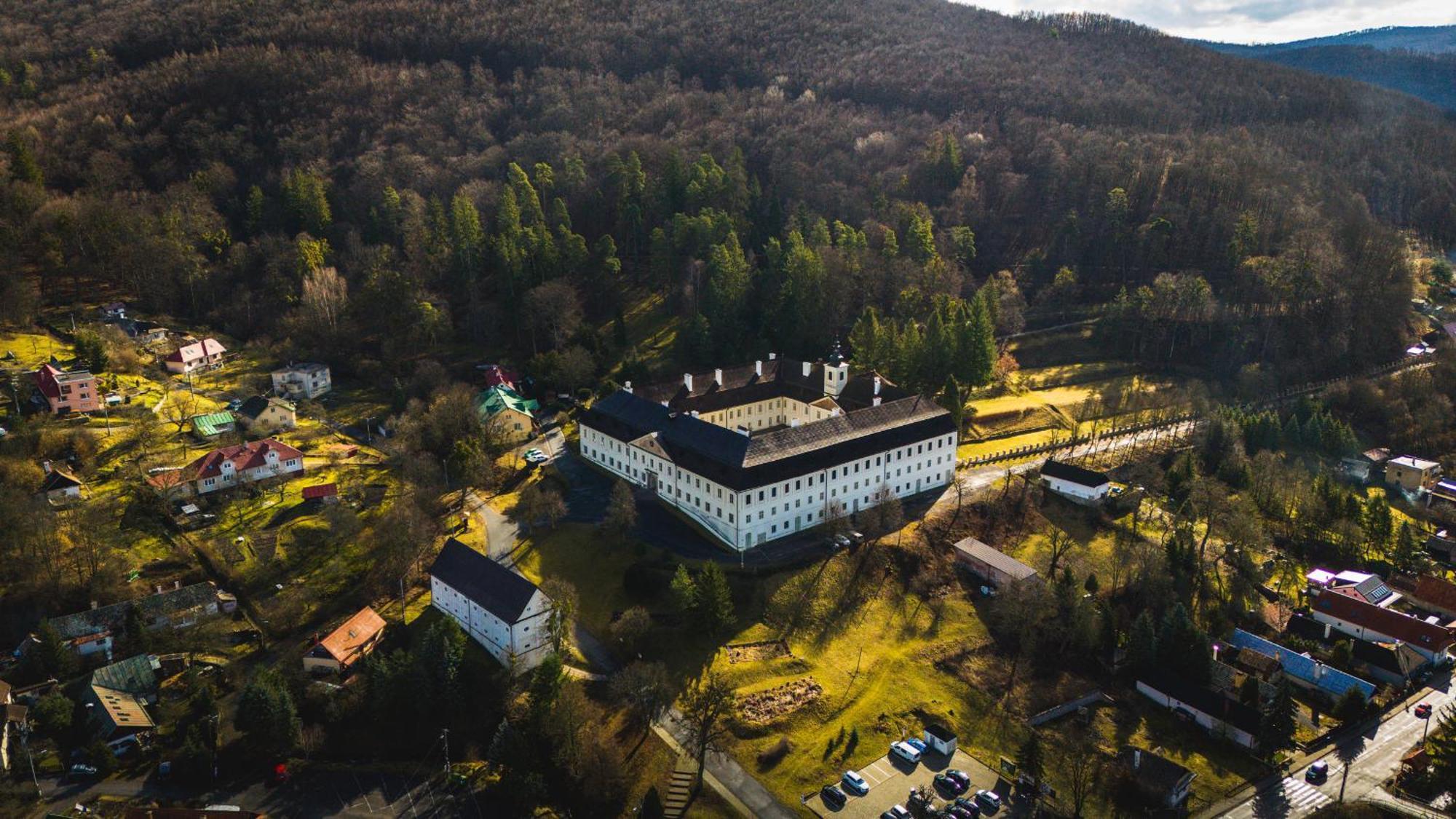 Sovi Dom- Historicke Apartmany Z 19 Storocia, 4Km Od Banskej Stiavnice Svätý Anton エクステリア 写真