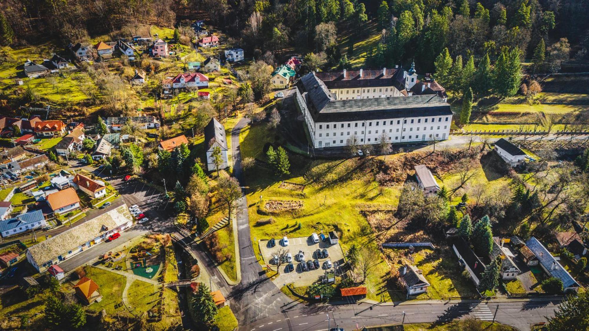 Sovi Dom- Historicke Apartmany Z 19 Storocia, 4Km Od Banskej Stiavnice Svätý Anton エクステリア 写真