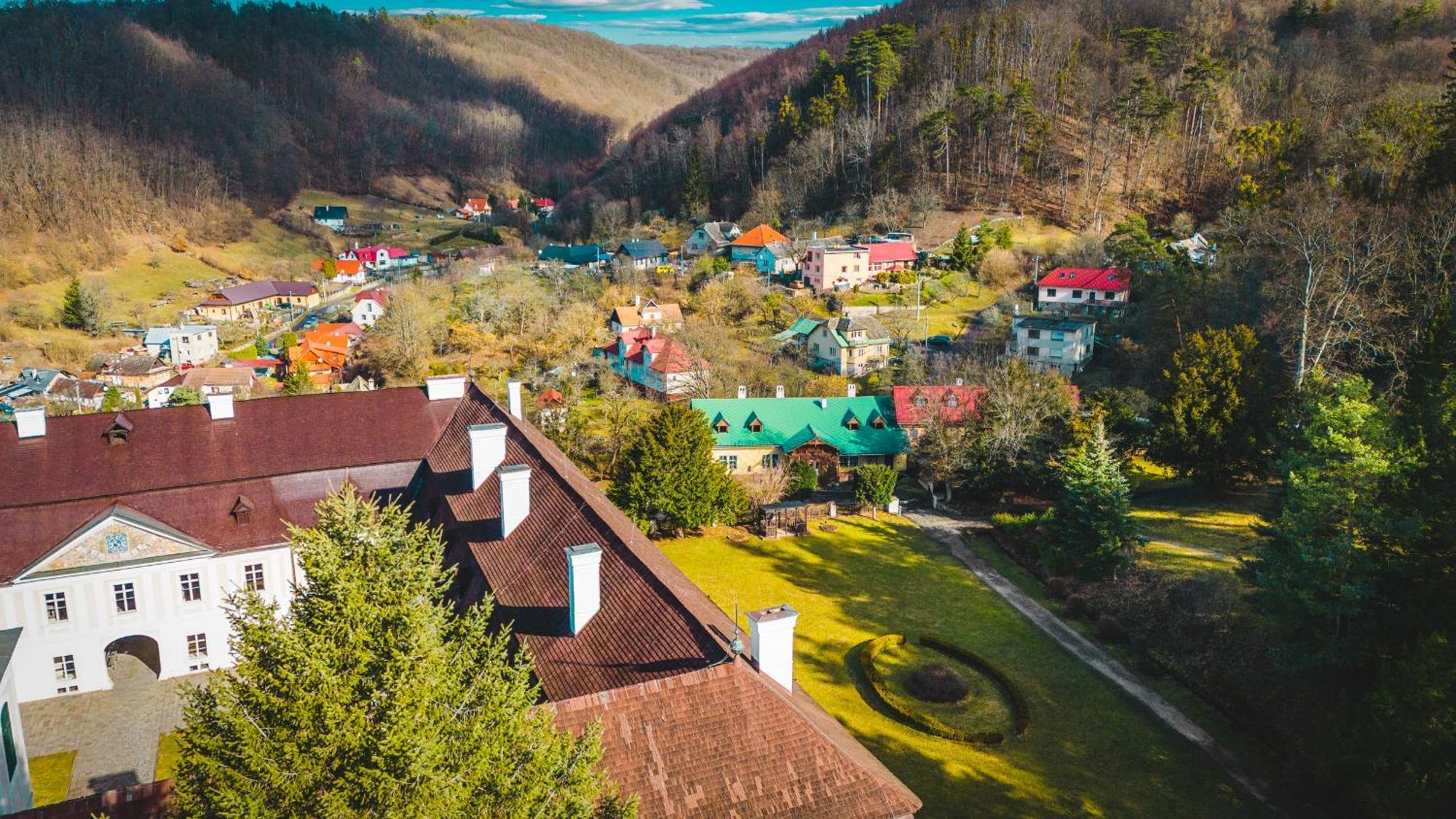Sovi Dom- Historicke Apartmany Z 19 Storocia, 4Km Od Banskej Stiavnice Svätý Anton エクステリア 写真