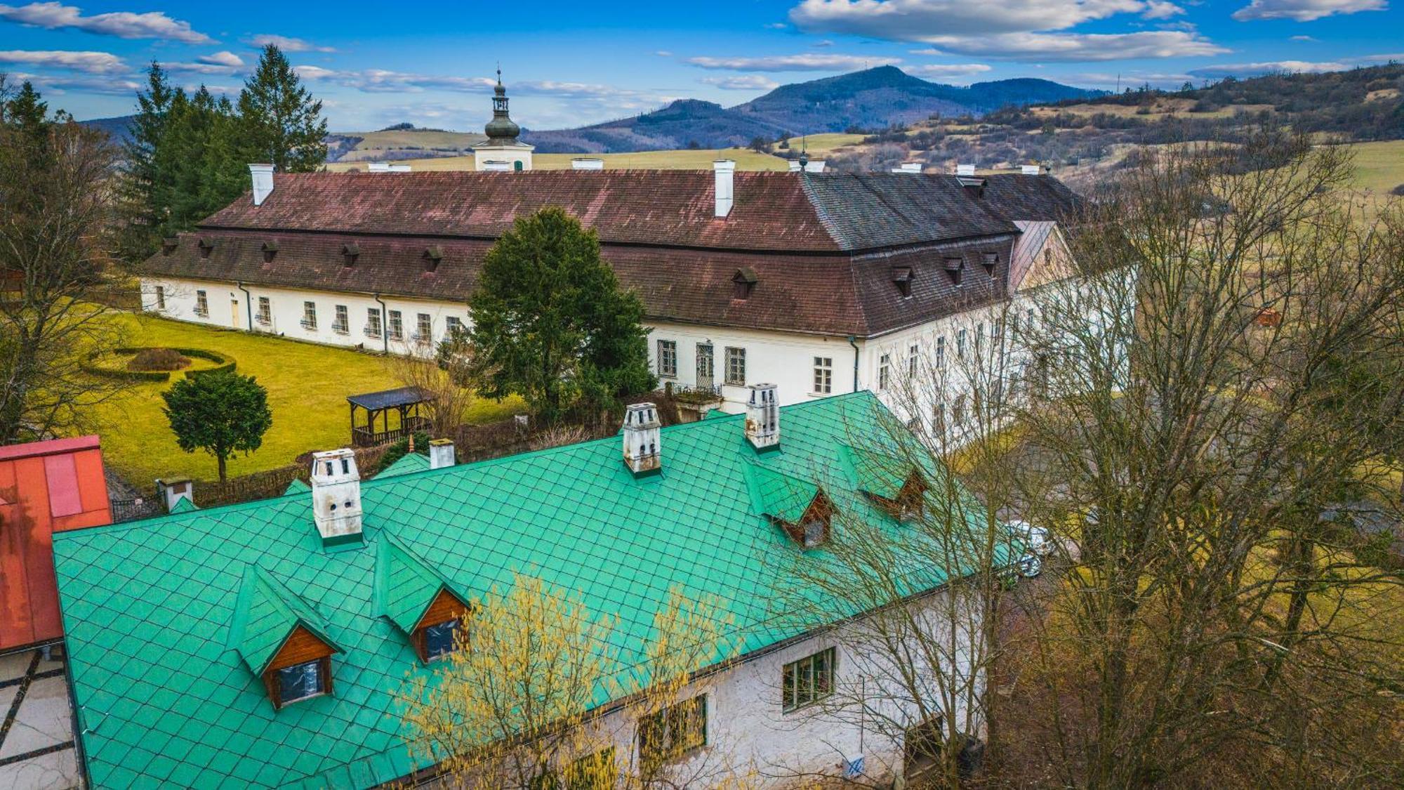 Sovi Dom- Historicke Apartmany Z 19 Storocia, 4Km Od Banskej Stiavnice Svätý Anton エクステリア 写真