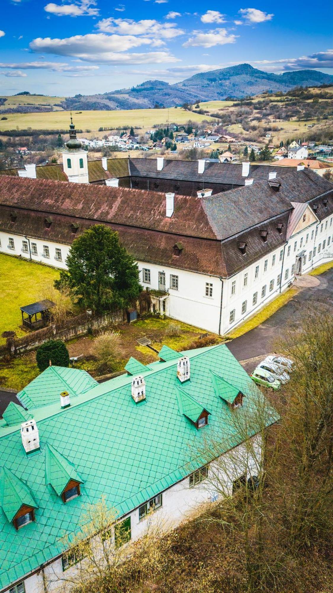 Sovi Dom- Historicke Apartmany Z 19 Storocia, 4Km Od Banskej Stiavnice Svätý Anton エクステリア 写真