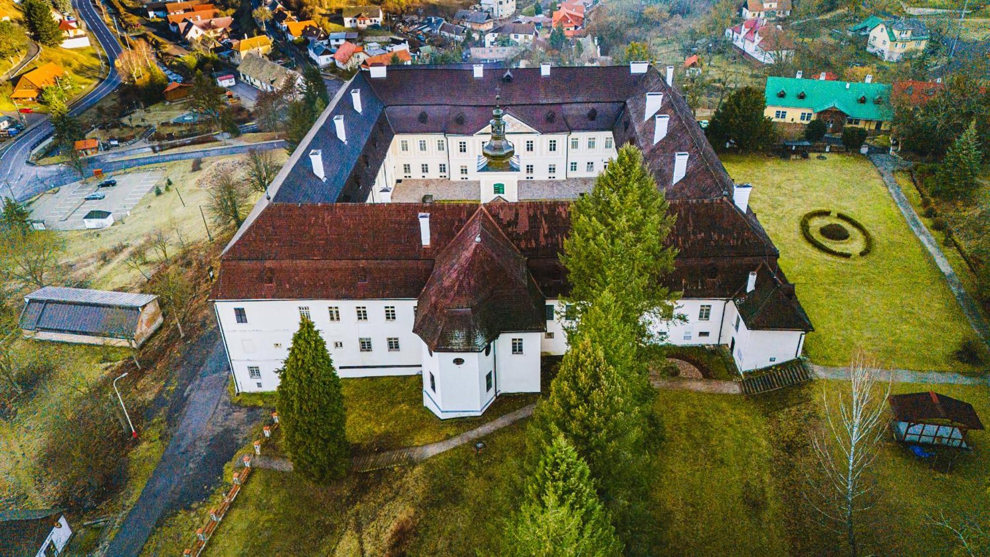 Sovi Dom- Historicke Apartmany Z 19 Storocia, 4Km Od Banskej Stiavnice Svätý Anton エクステリア 写真