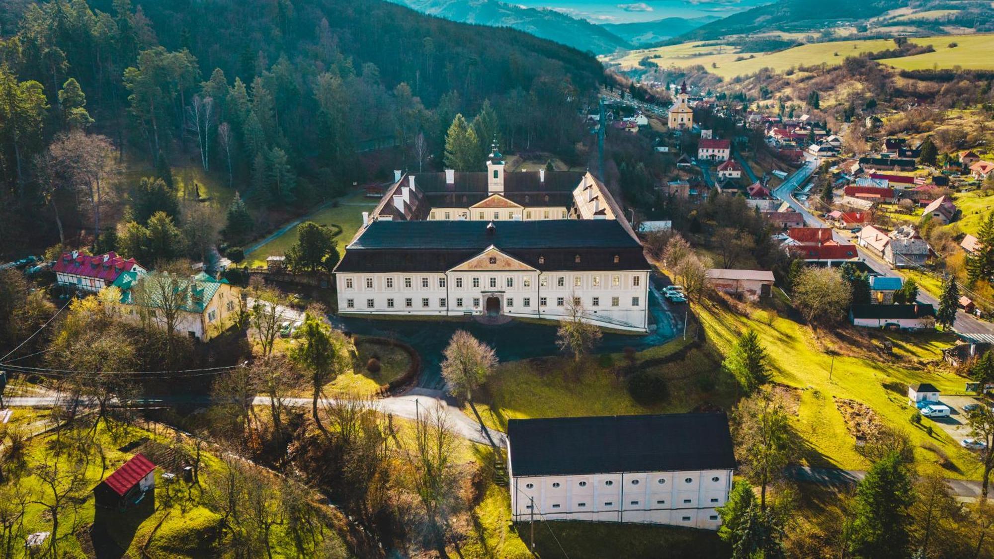 Sovi Dom- Historicke Apartmany Z 19 Storocia, 4Km Od Banskej Stiavnice Svätý Anton エクステリア 写真